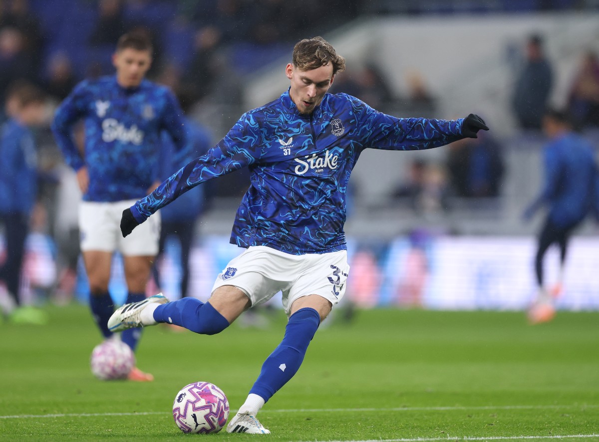 James Garner warming up for Everton