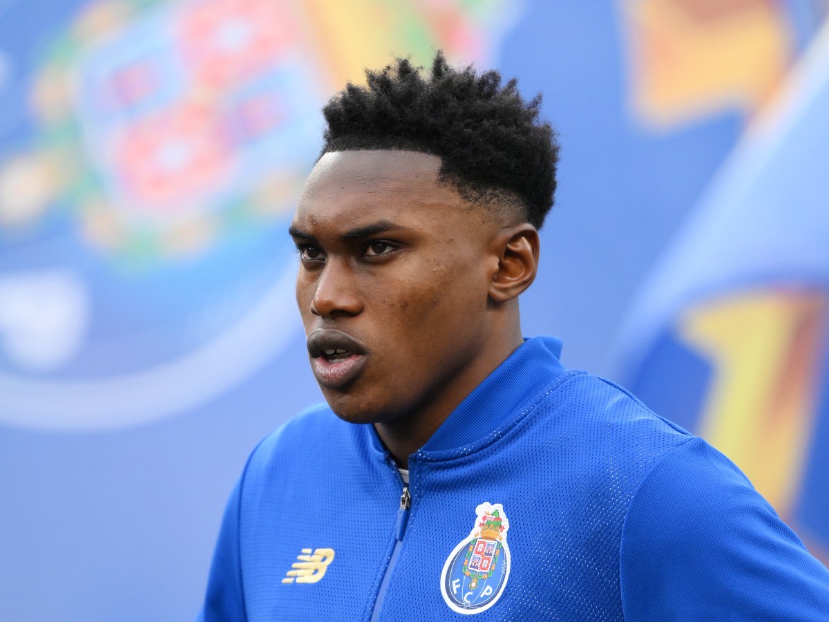 Samu Aghehowa lining up for Porto