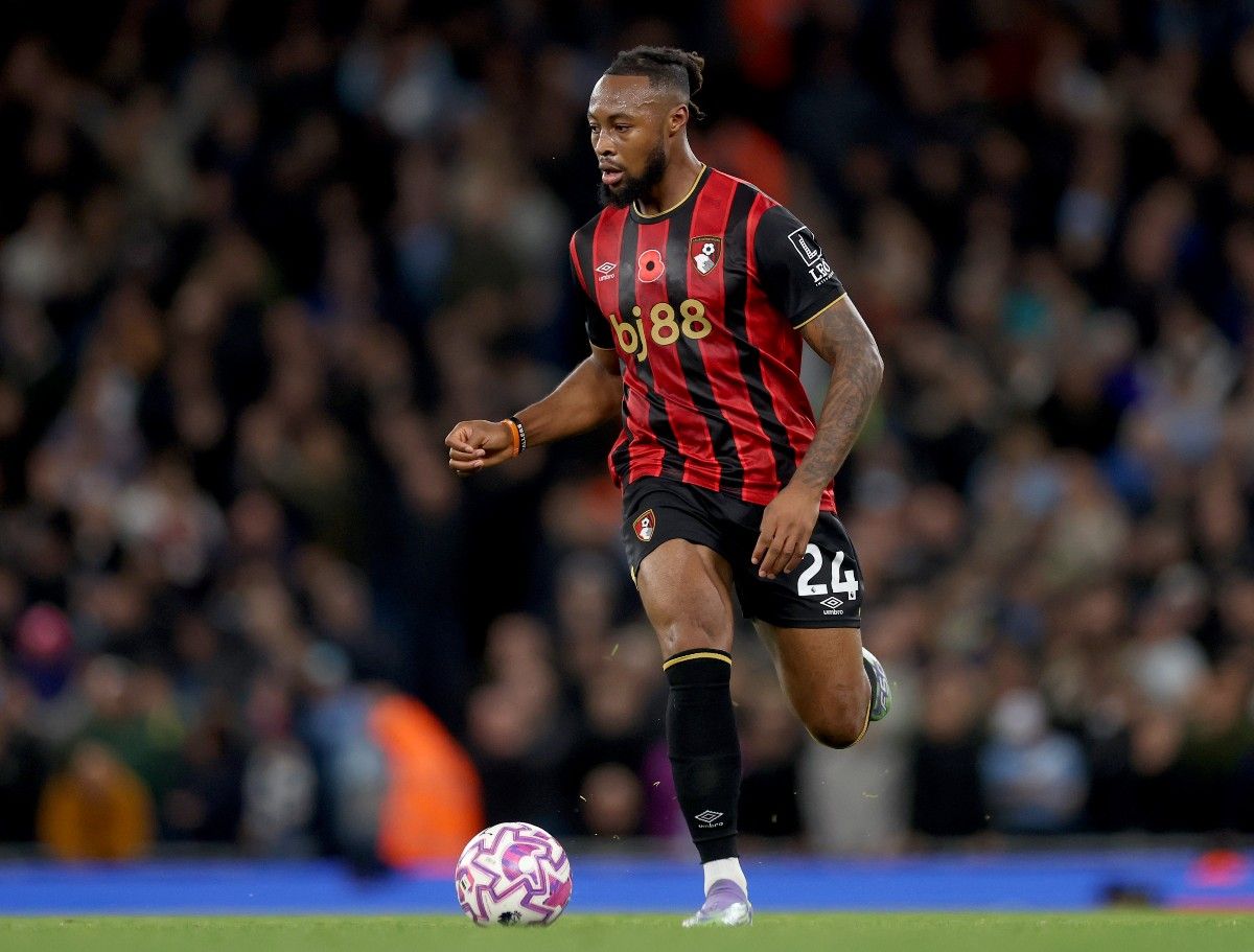 Antoine Semenyo en acción con el Bournemouth