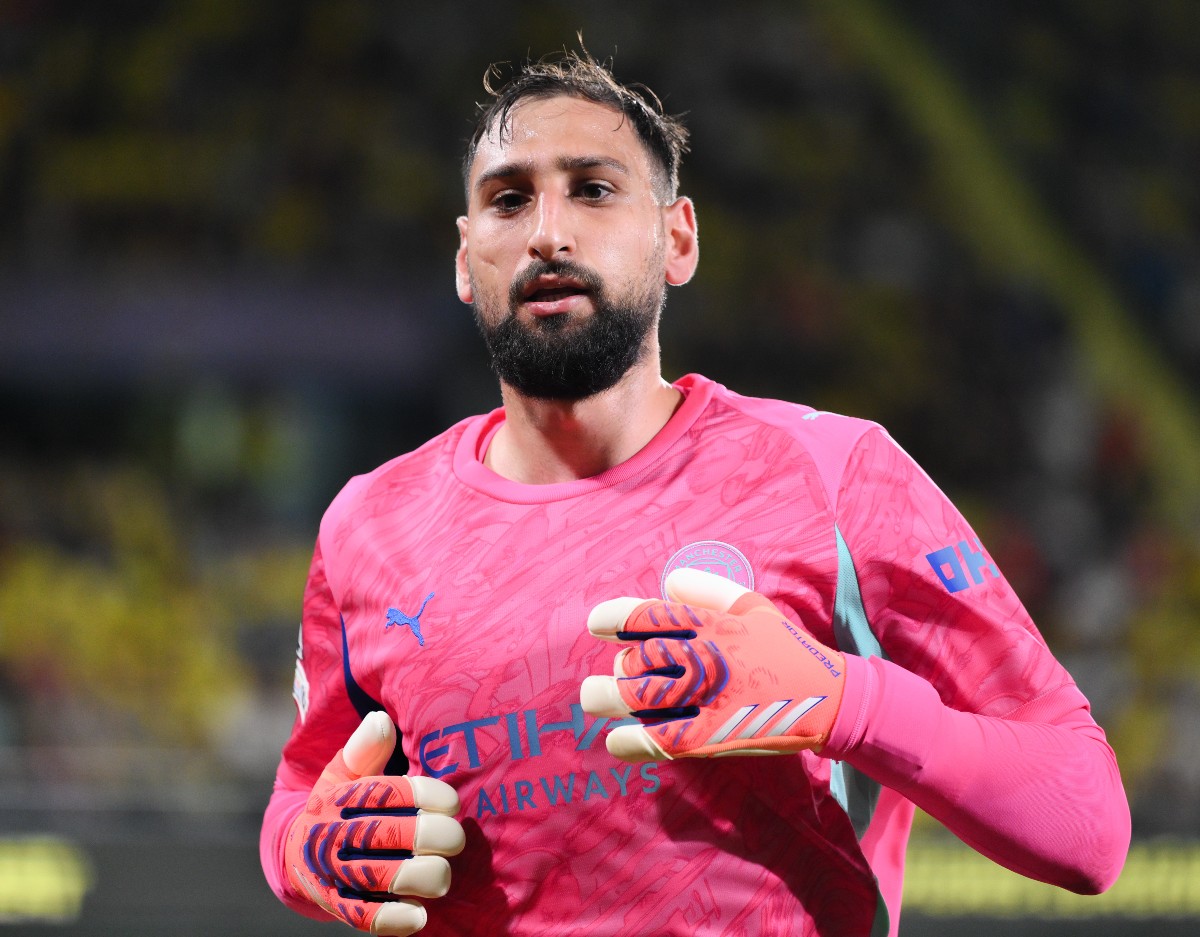 Gianluigi Donnarumma in action for Manchester City