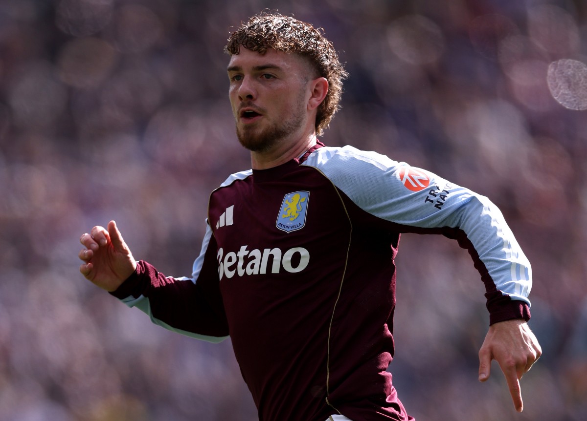 Harvey Elliott in action for Aston Villa