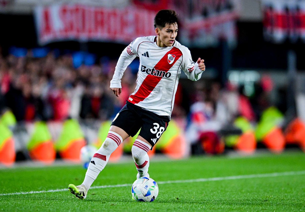 Ian Subiabre in action for River Plate