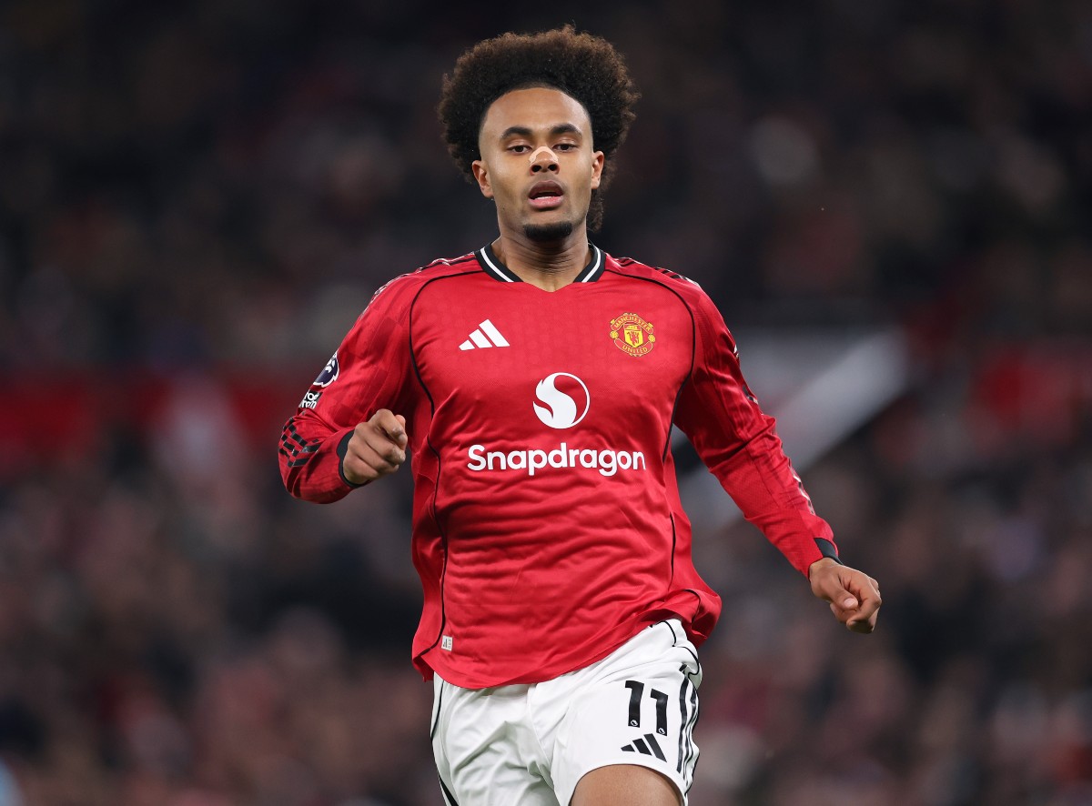 Joshua Zirkzee in action for Manchester United