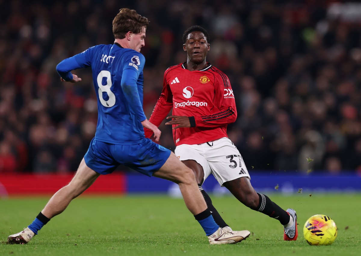 Kobbie Mainoo in action for Man United vs Bournemouth