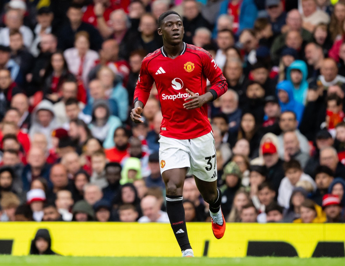 Kobbie Mainoo in action for Manchester United