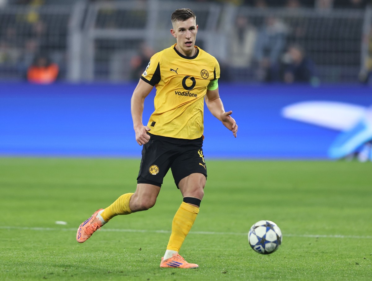 Nico Schlotterbeck em ação pelo Borussia Dortmund