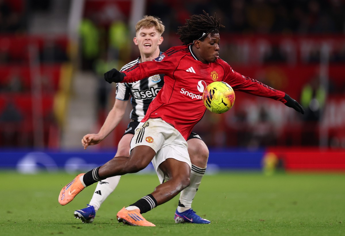 Patrick Dorgu in action for Man United against Newcastle