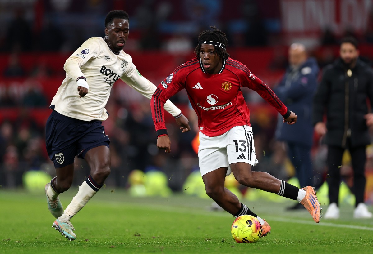 Patrick Dorgu in action for Manchester United