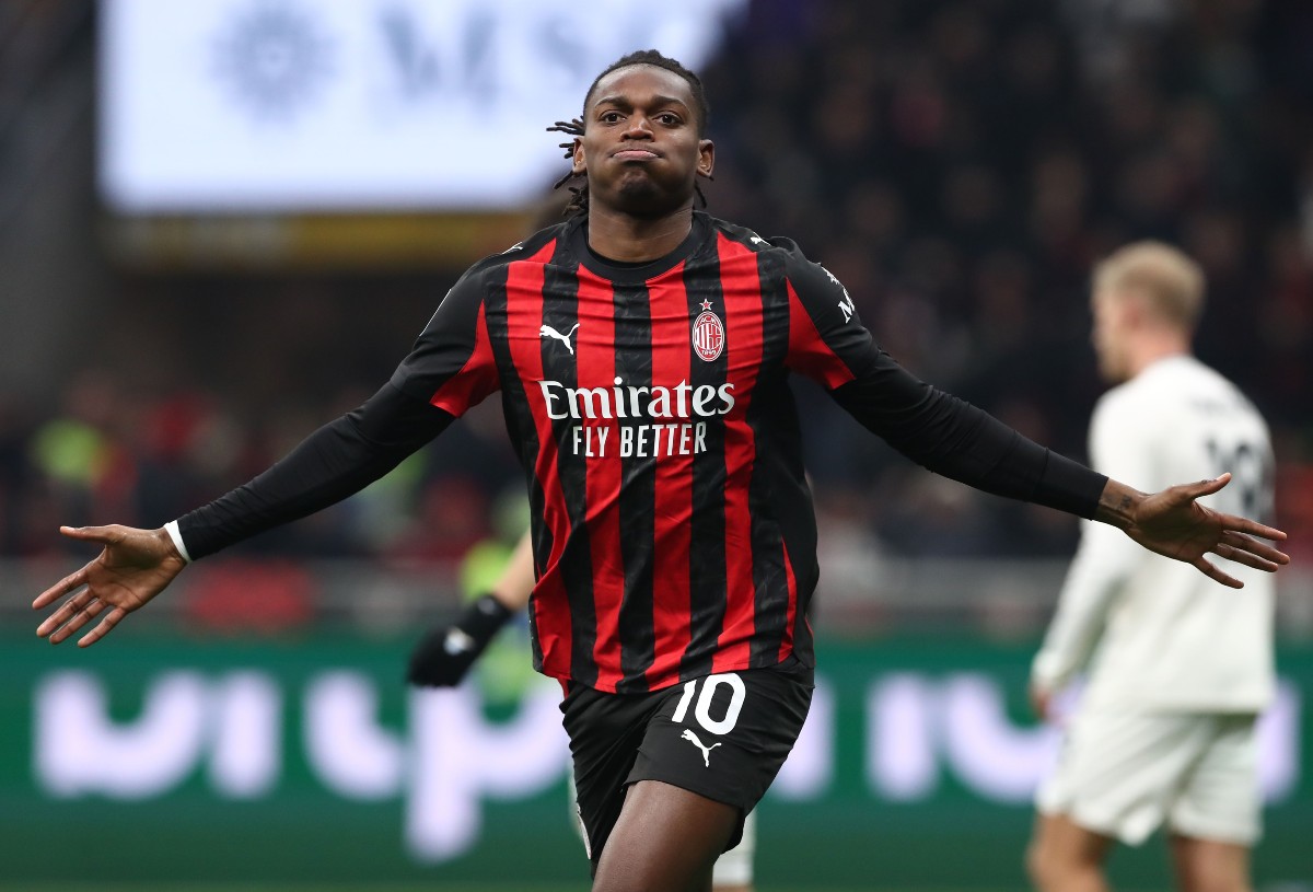 Rafael Leão comemora gol pelo AC Milan