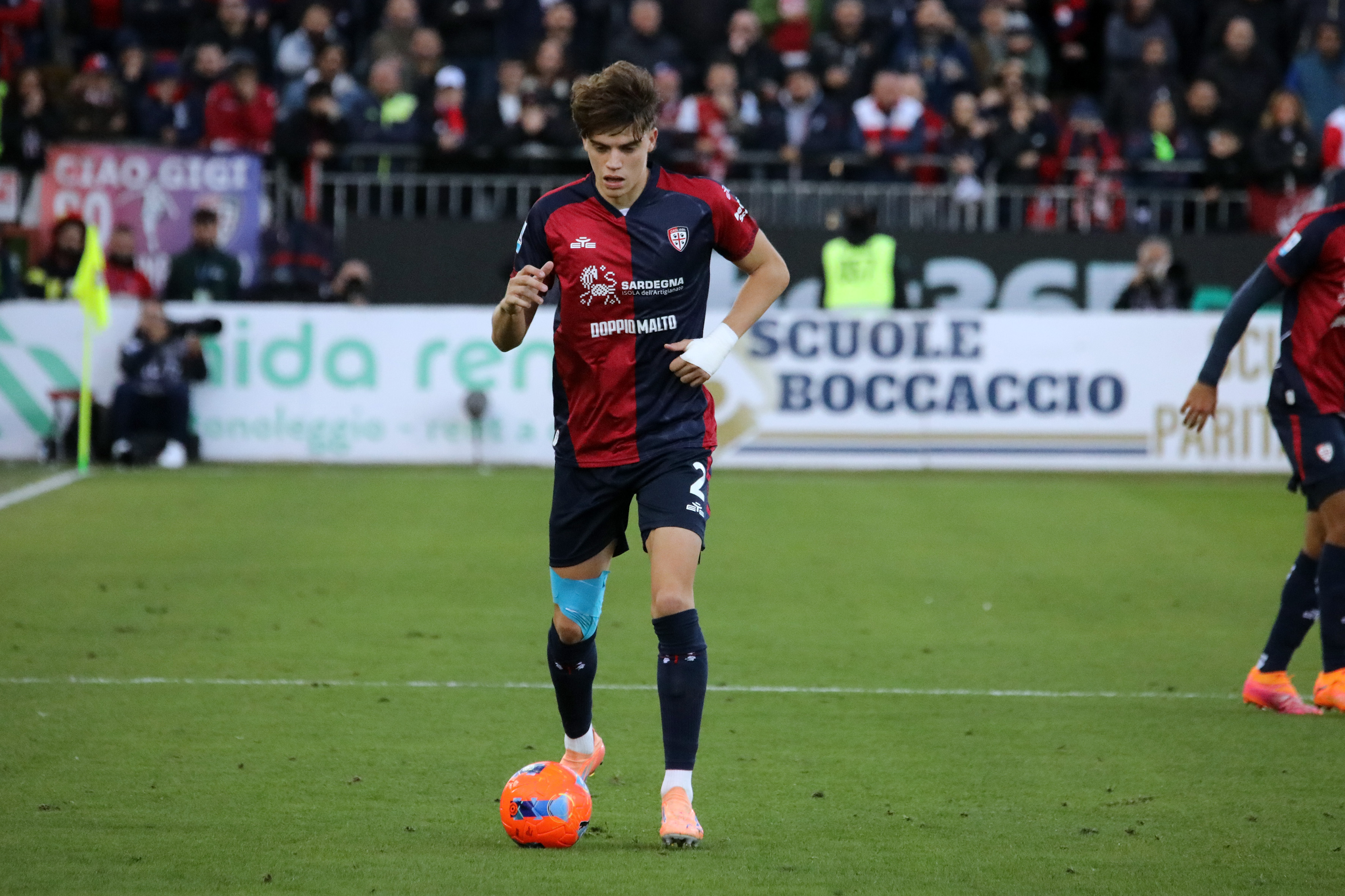 Marco Palestra of Cagliari in action during the Serie A match between Cagliari Calcio and AS Roma