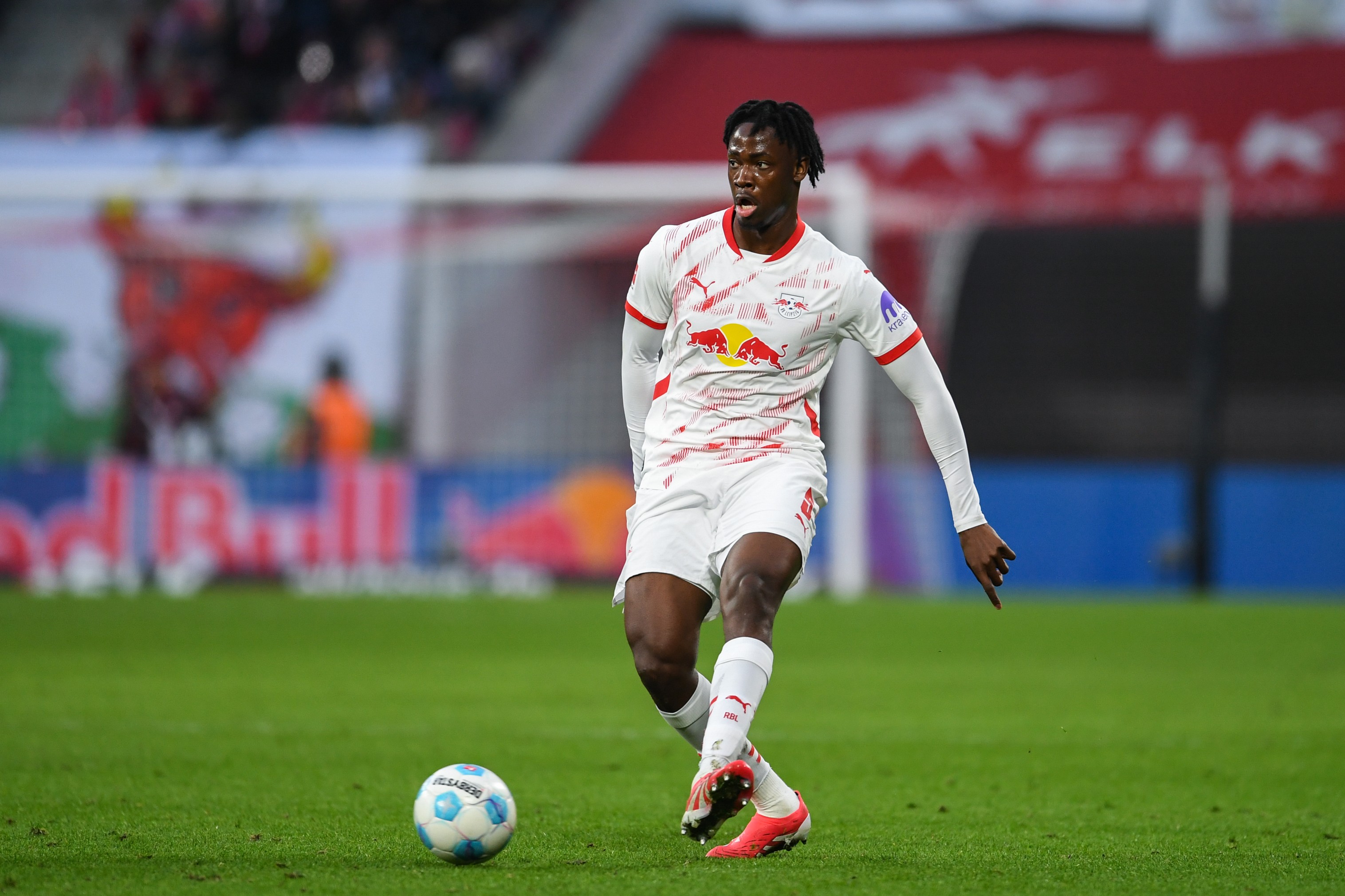 El Chadaille Bitshiabu of RB Leipzig in action 