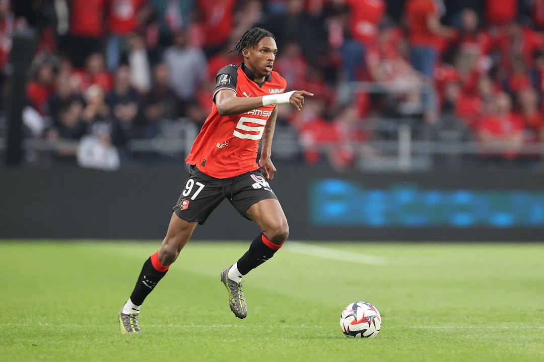Jérémy Jacquet en acción con el Rennes