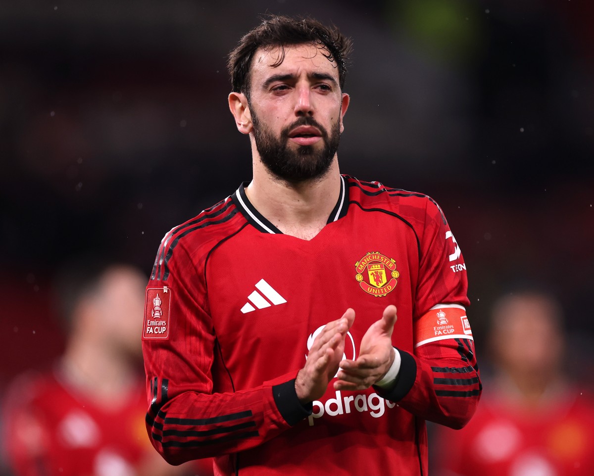 Bruno Fernandes applauds the Manchester United fans