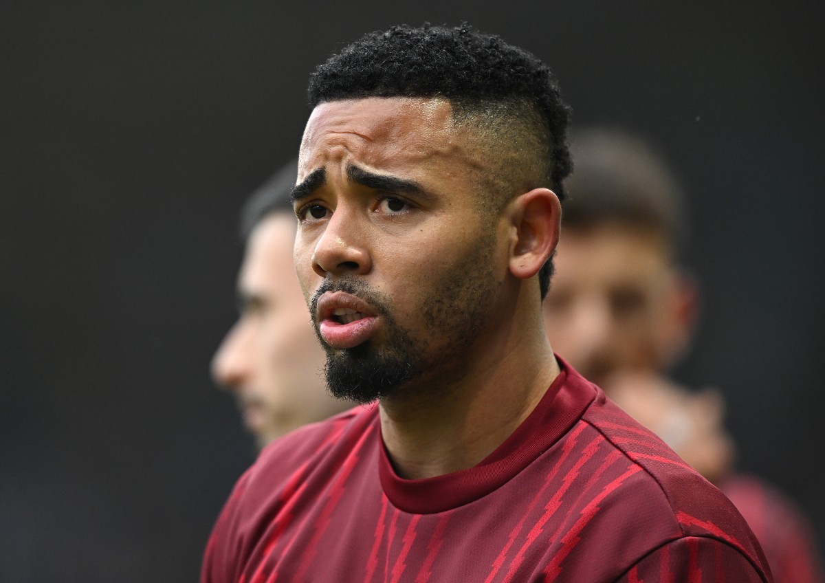 Gabriel Jesus warming up for Arsenal