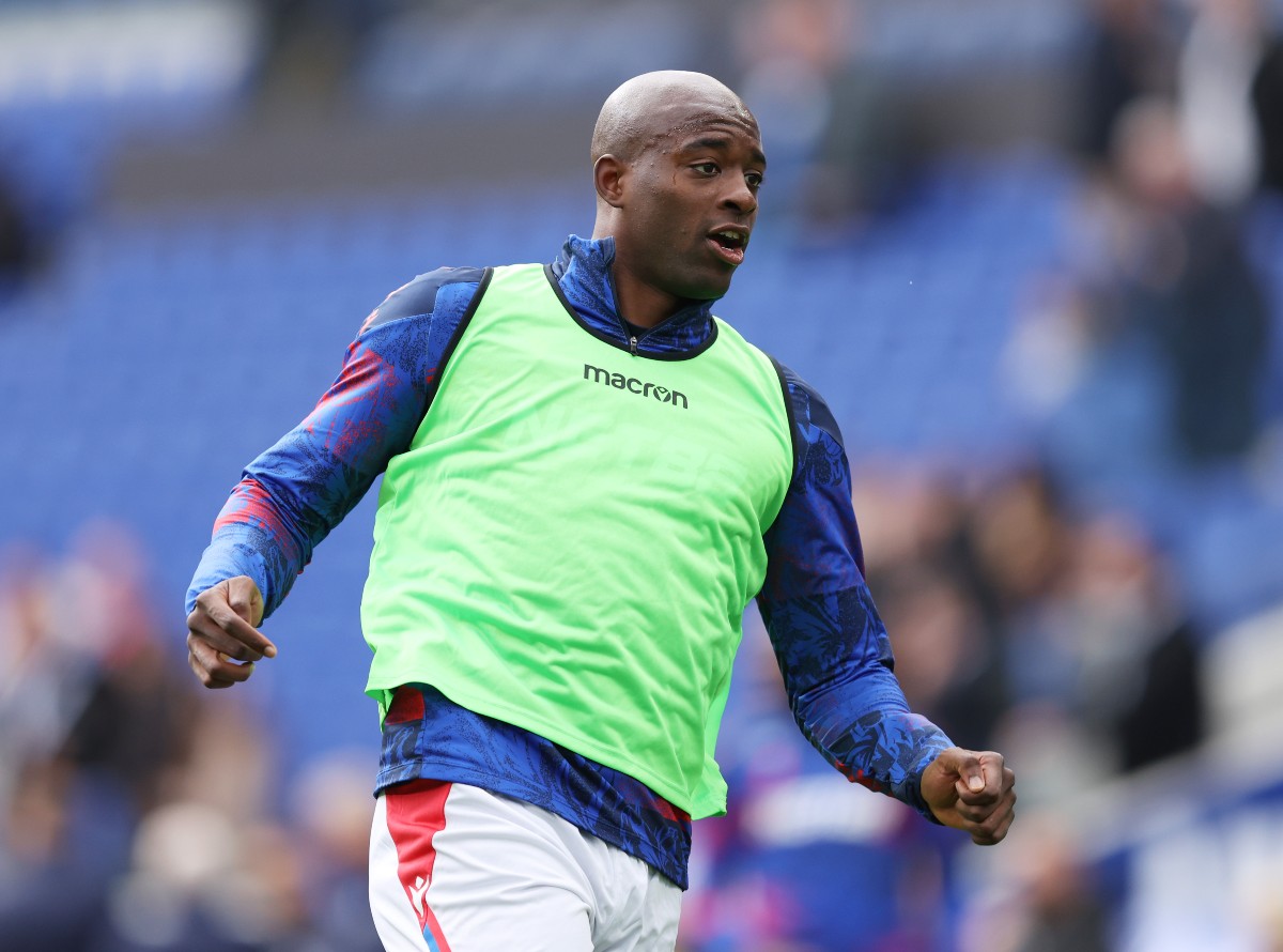 Jean-Philippe Mateta del Crystal Palace calentando