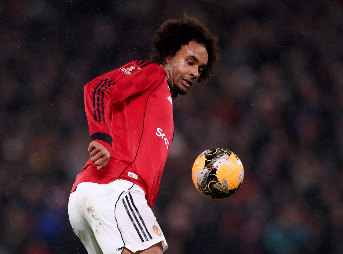 Joshua Zirkzee in action for Man Utd