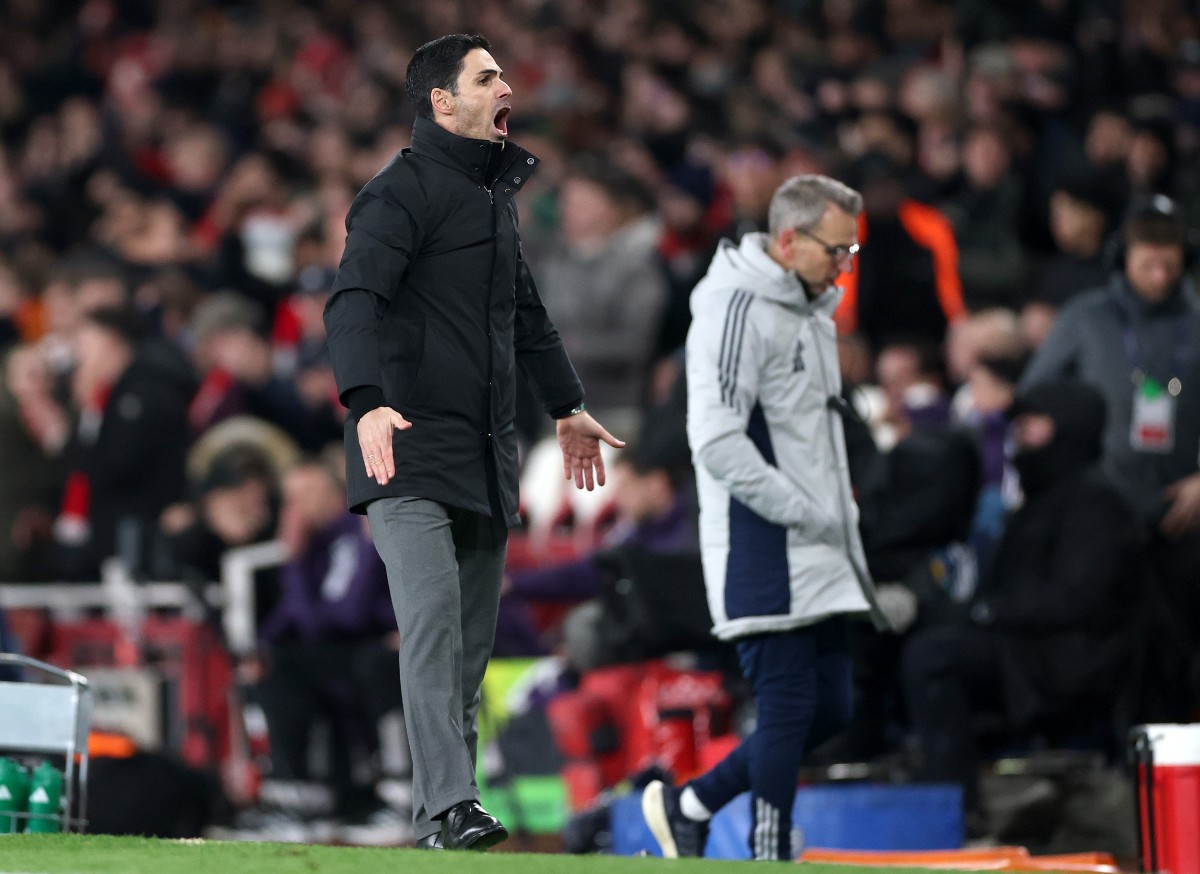 Mikel Arteta reacts in Arsenal's defeat to Manchester United