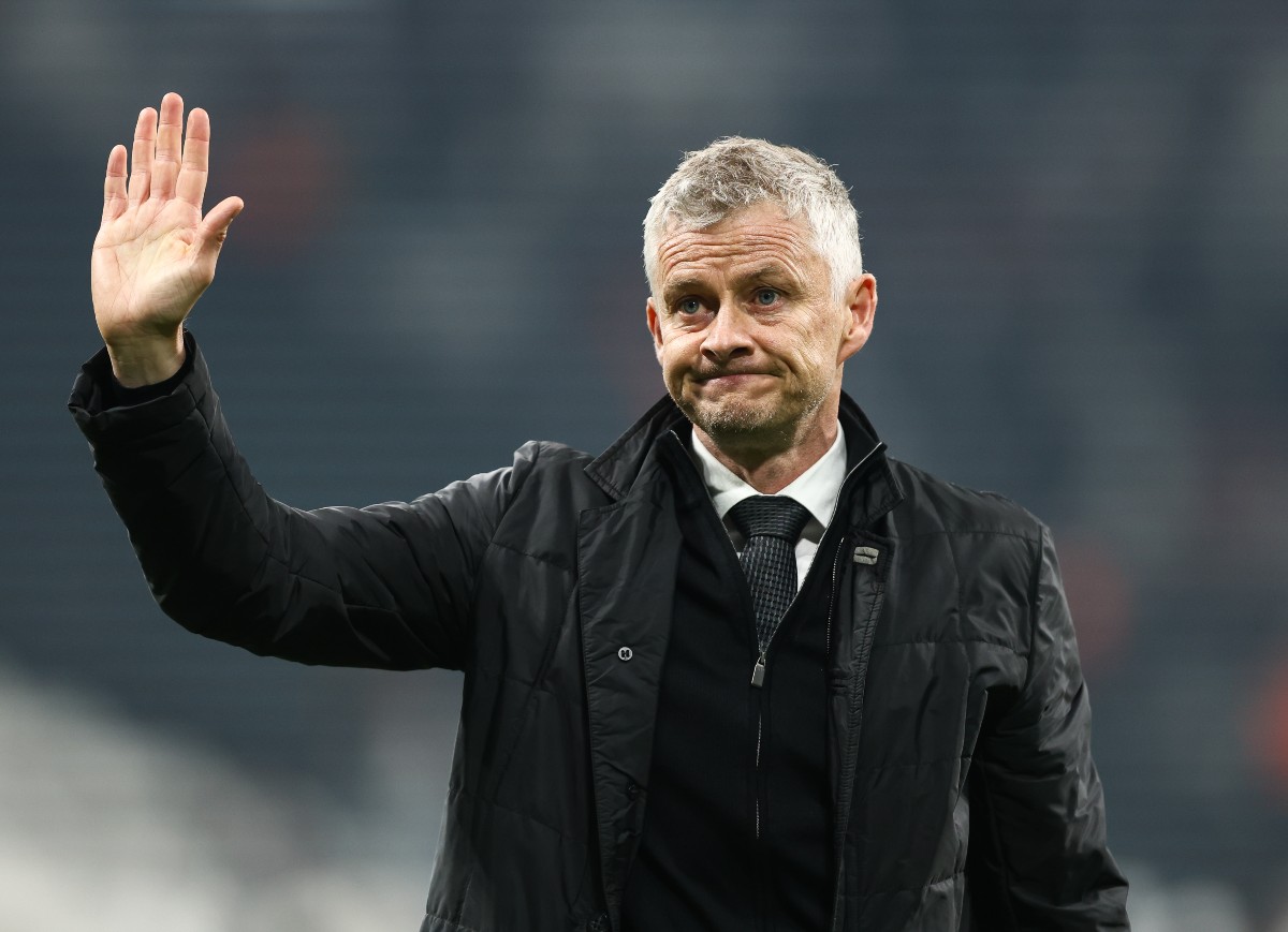 Ole Gunnar Solskjaer waves to the Besiktas fans