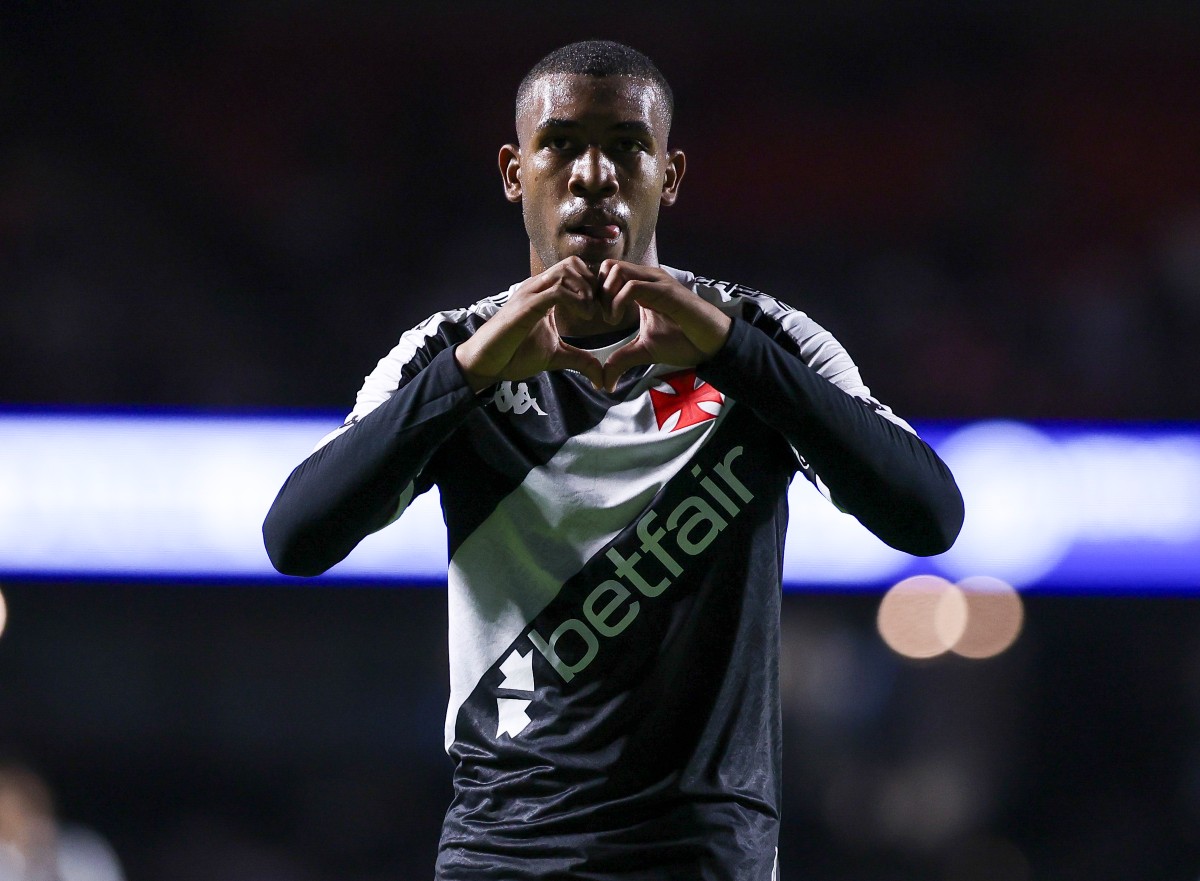 Rayan celebrates a goal for Vasco da Gama