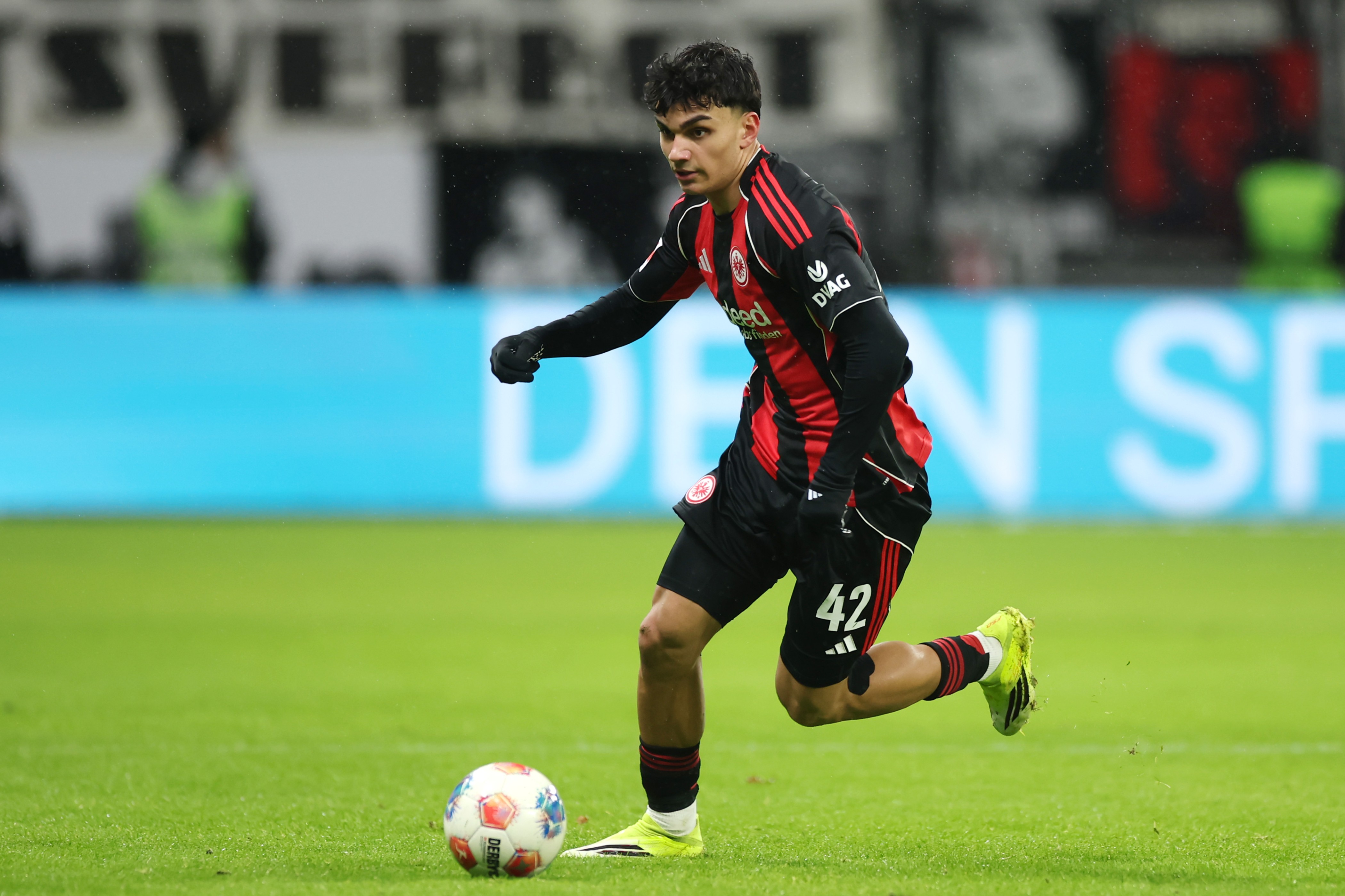 Can Uzun of Eintracht Frankfurt controls the ball