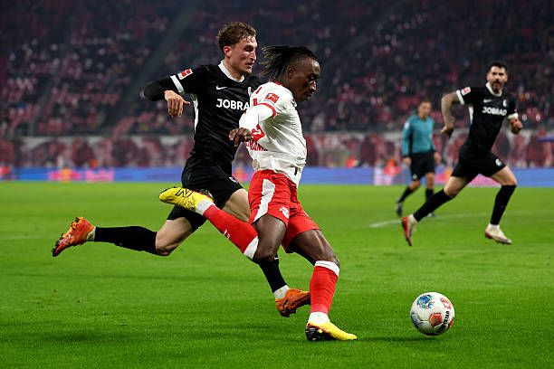 Yan Diomande of RB Leipzig crosses the ball during the Bundesliga match between RB Leipzig and SC Freiburg at Red Bull Arena