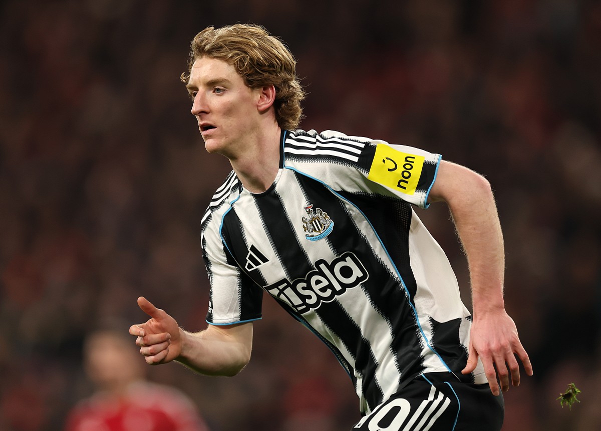 Anthony Gordon in action for Newcastle