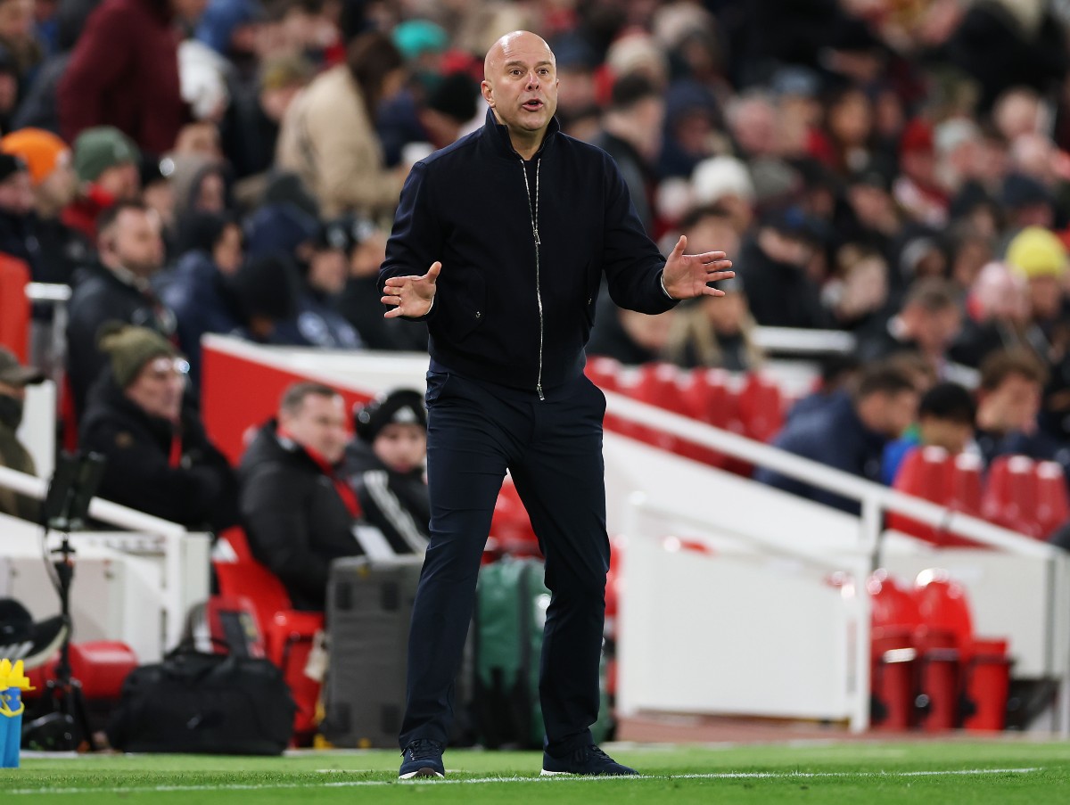 Arne Slot shouts instructions to Liverpool's players during the win vs Brighton