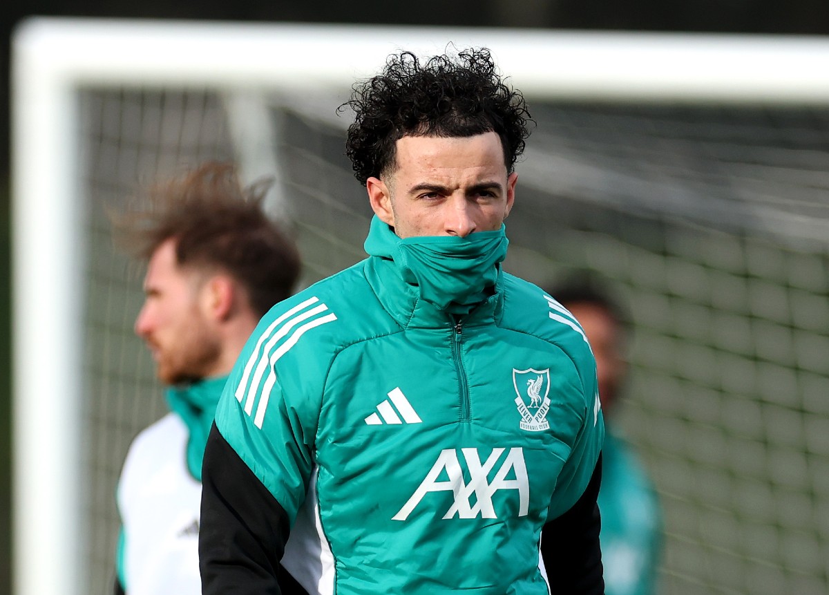 Curtis Jones en el entrenamiento del Liverpool FC