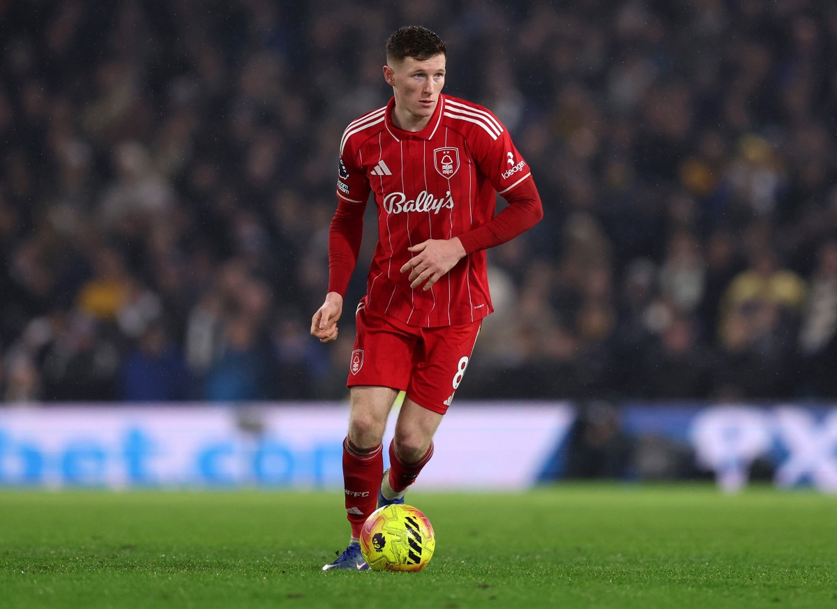 Elliot Anderson in action for Nottingham Forest