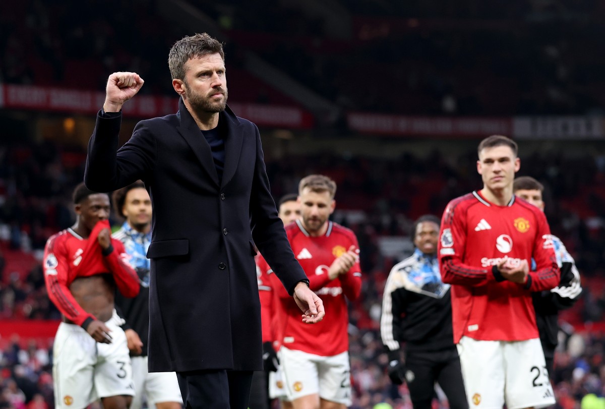 Michael Carrick celebrates after Manchester United's win over Fulham at Old Trafford
