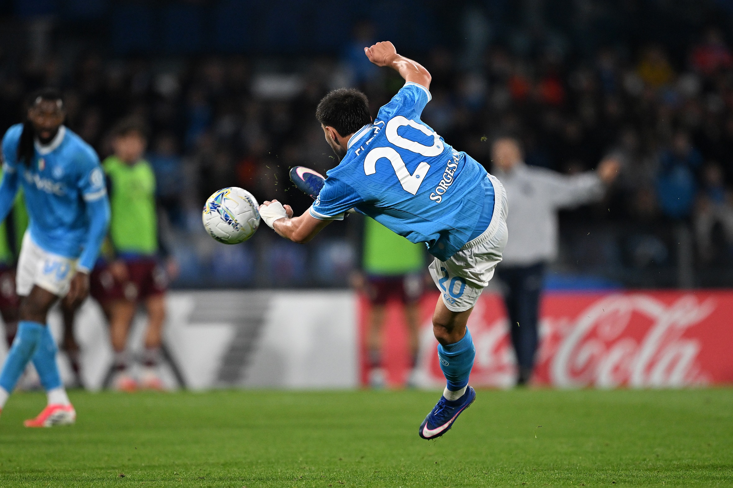 Eljif Elmas of SSC Napoli scores