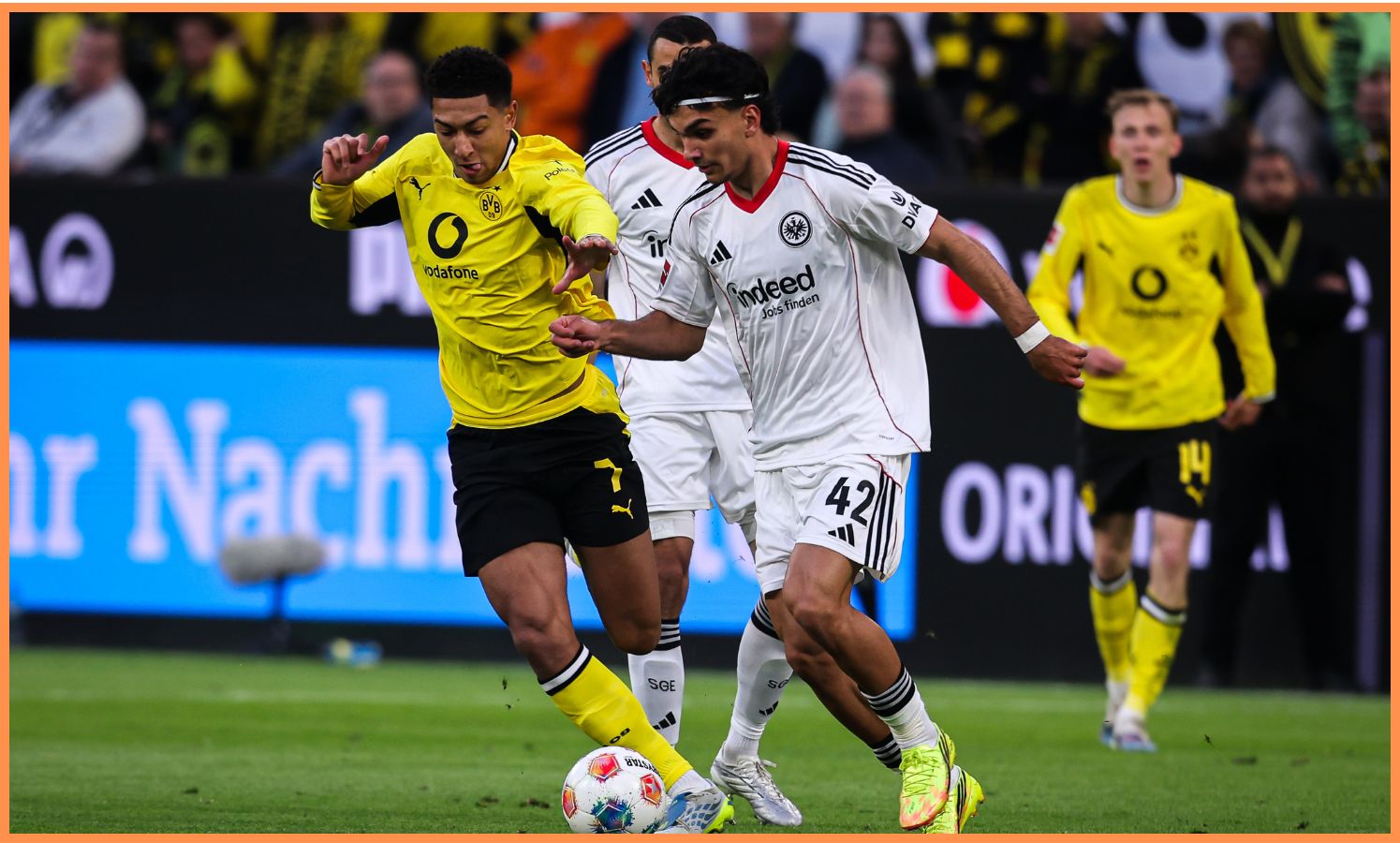 Jobe Bellingham in action for Dortmund