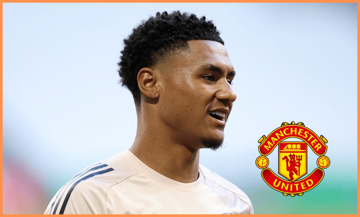 ISTAMBUL, TURQUIA - 19 DE MAIO: Ollie Watkins do Aston Villa observa durante o treino um dia antes da final da UEFA Europa League 2026 entre SC Freiburg e Aston Villa no Besiktas Park em 19 de maio de 2026 em Istambul, Turquia.