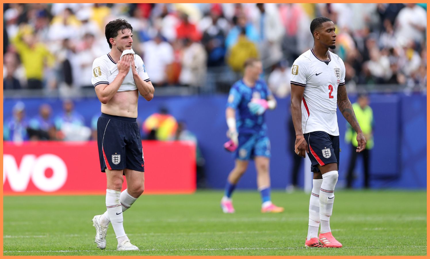 Declan Rice e Ezeri Konsa reagem após empate da Inglaterra contra Gana