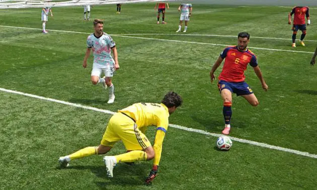 Senne Lammens spills as Mikel Merino pounces to score winner