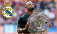 Vincent Kompany celebrating with the Bundesliga trophy