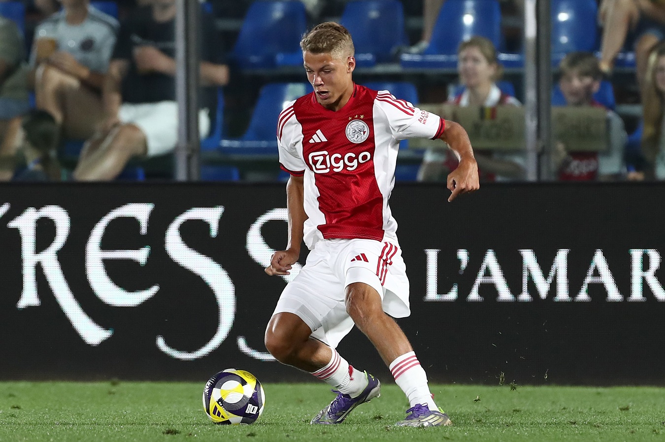 Sean Steuer, do Ajax, em ação