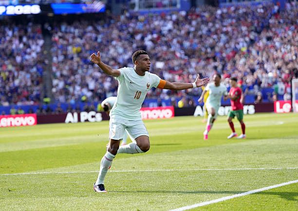 France Advances to the World Cup Semifinals with Kylian Mbappe's Brilliant Goal and Assist Against Morocco