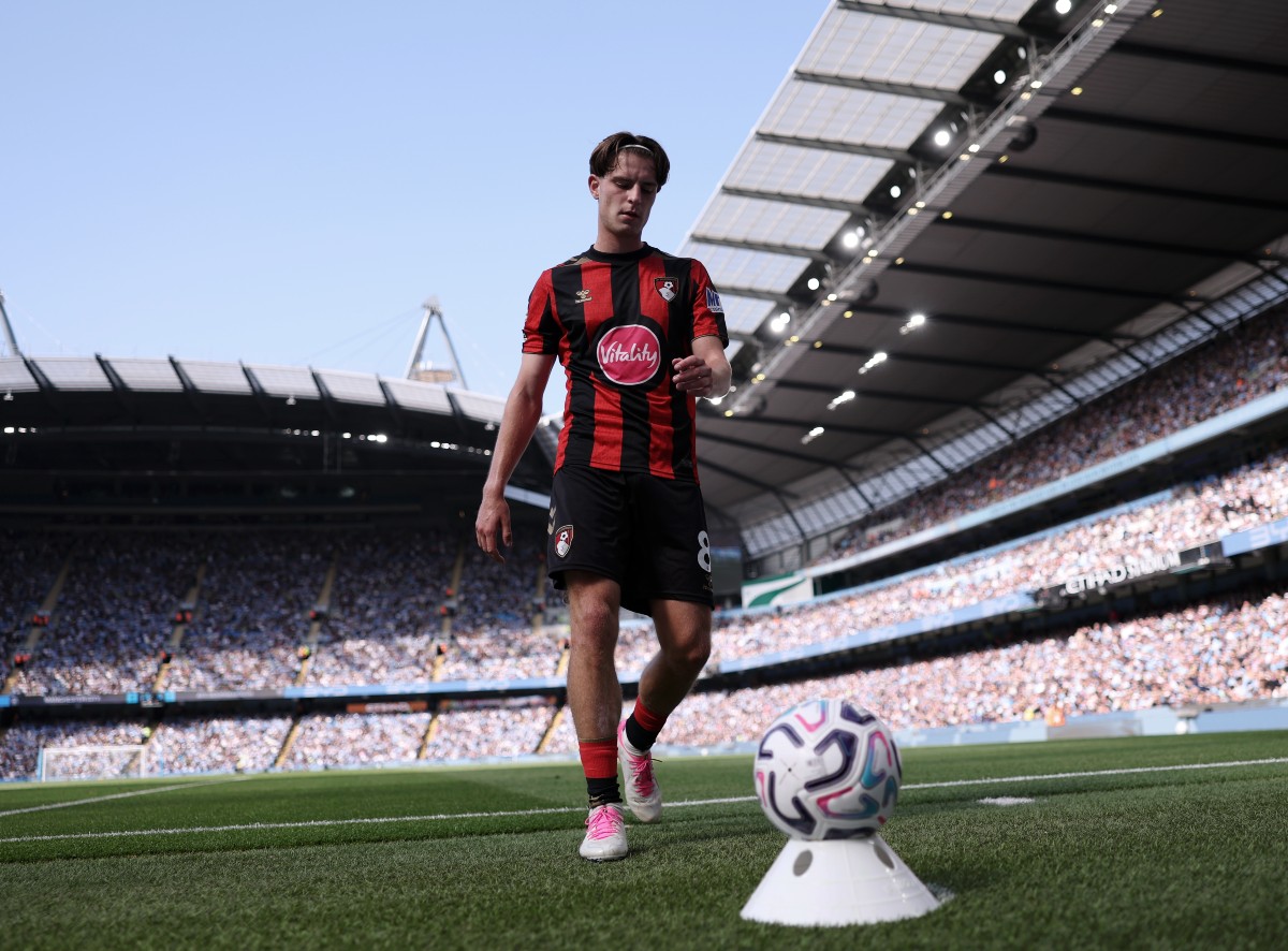 Alex-Scott-in-action-for-Bournemouth-against-Manchester-City Fabrizio Romano reveals when Liverpool & Chelsea transfer target is “likely to leave” current club