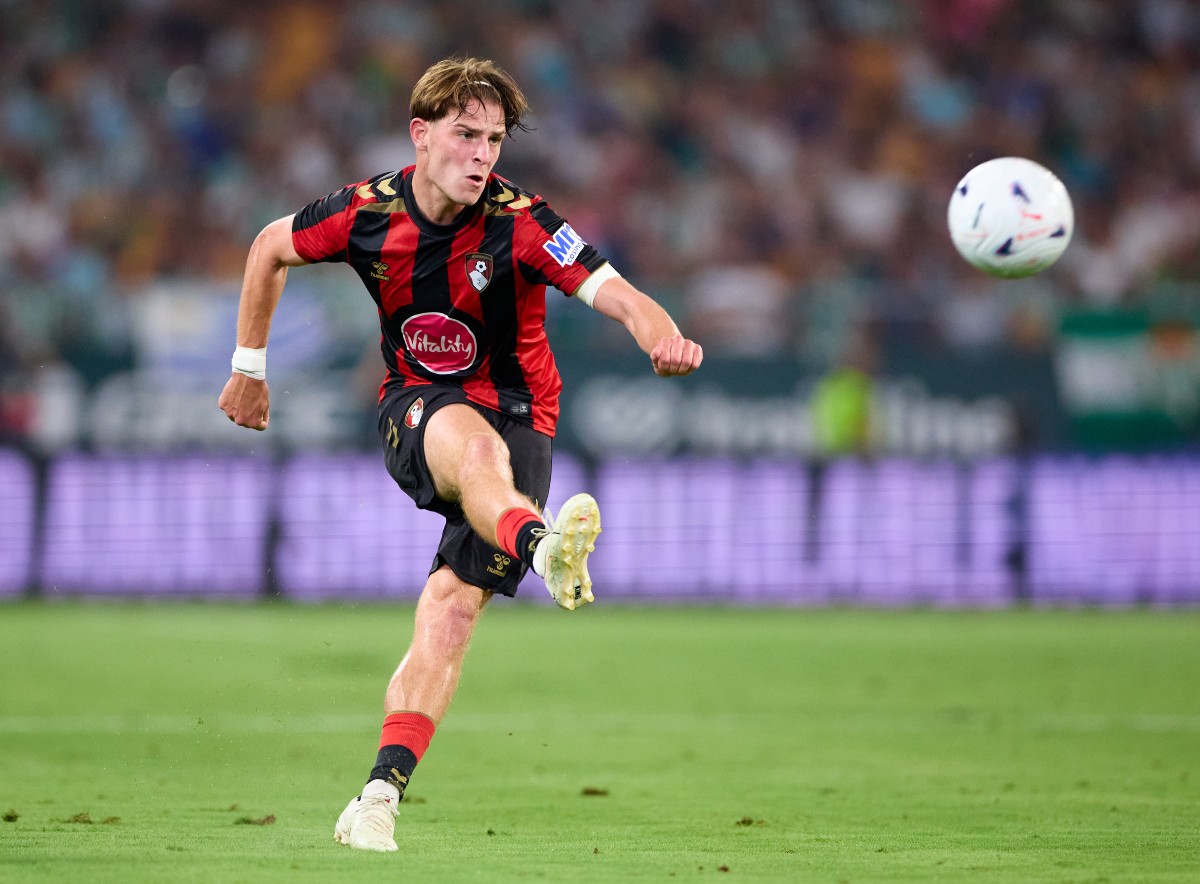 Alex-Scott-in-action-for-Bournemouth-in-pre-season Andoni Iraola wants to sign £90m star for Liverpool, but Chelsea are also considering a bid