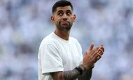 Cristian Romero applauding tottenham fans