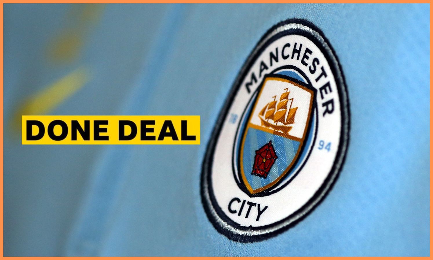 Logo del Manchester City e striscione con la scritta 