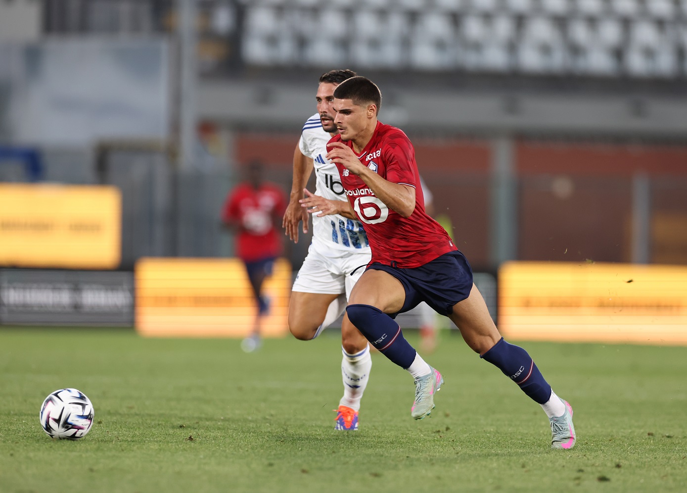 Liverpool and Newcastle to battle for €75m attacker who can play anywhere in attack