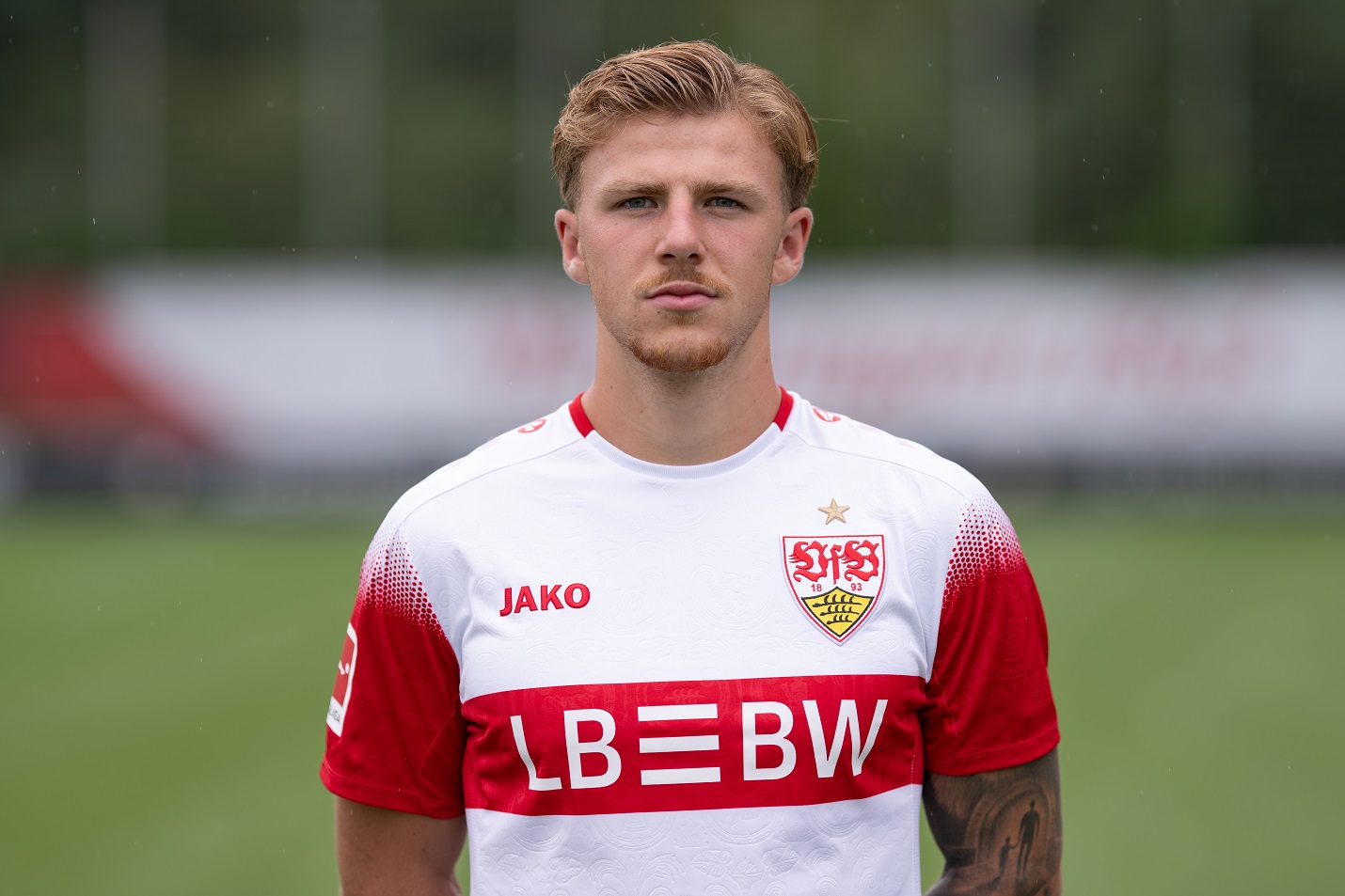 vfb-stuttgart-team-presentation-2026-27 Sources: Man United considering making official contact for defensive Bundesliga talent