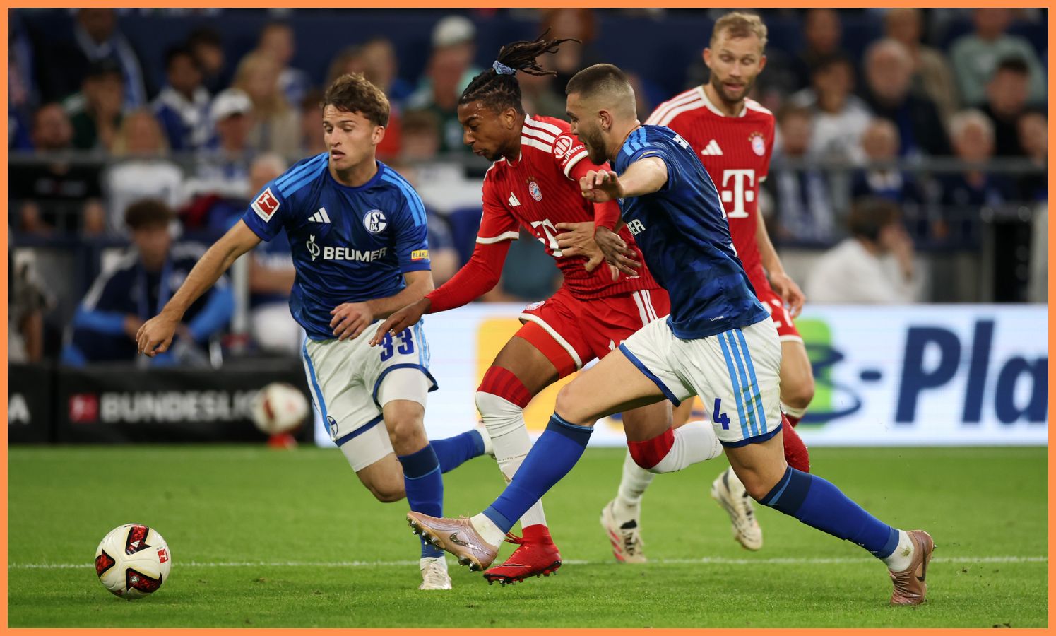 Michael Allis está em ação pelo Bayern de Munique