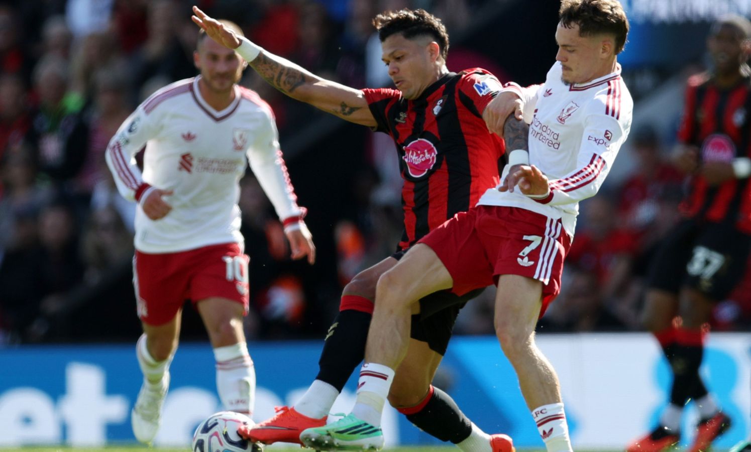 Florian Wirtz em ação contra o Bournemouth