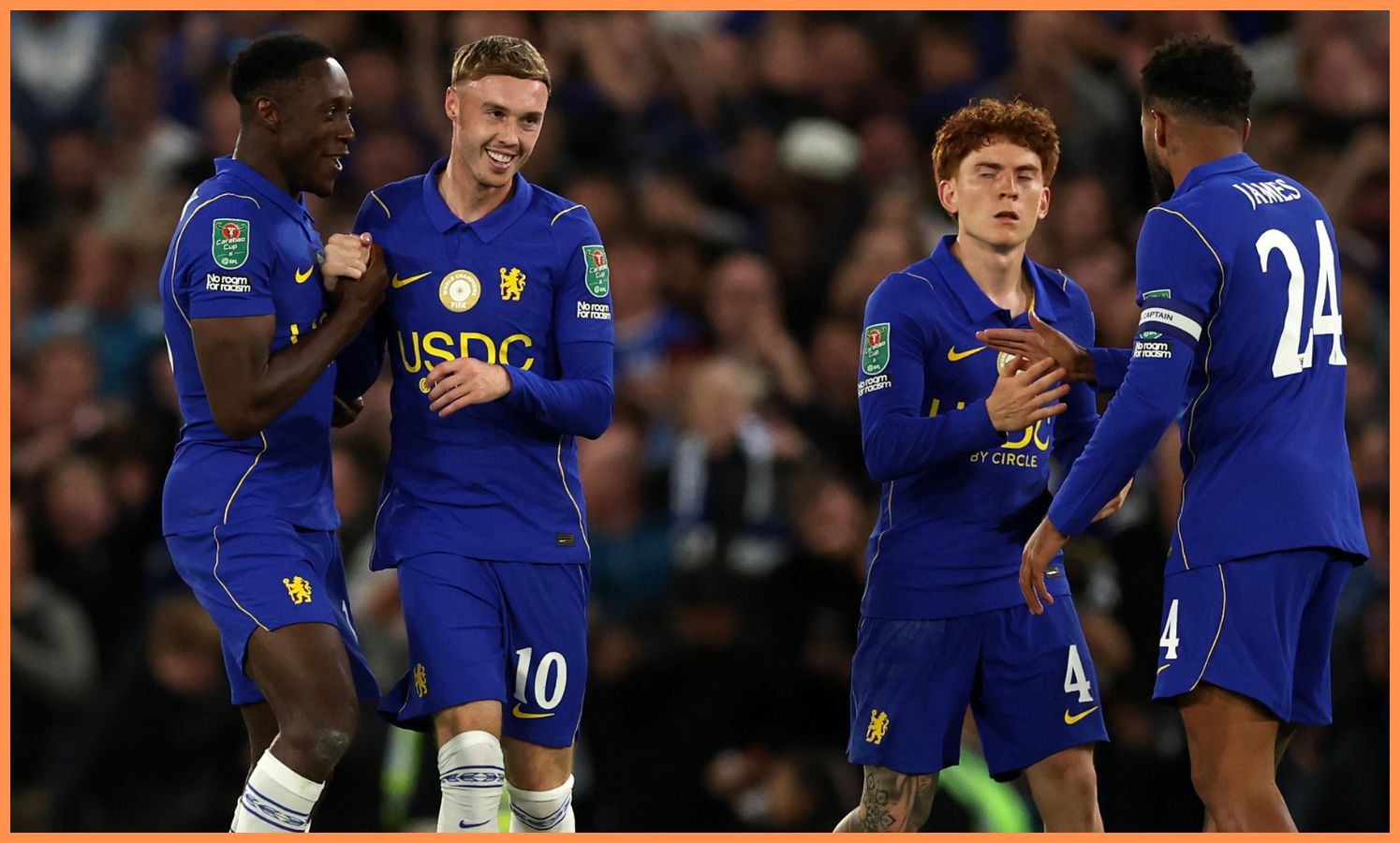Danny Welbeck comemora com seus companheiros do Chelsea