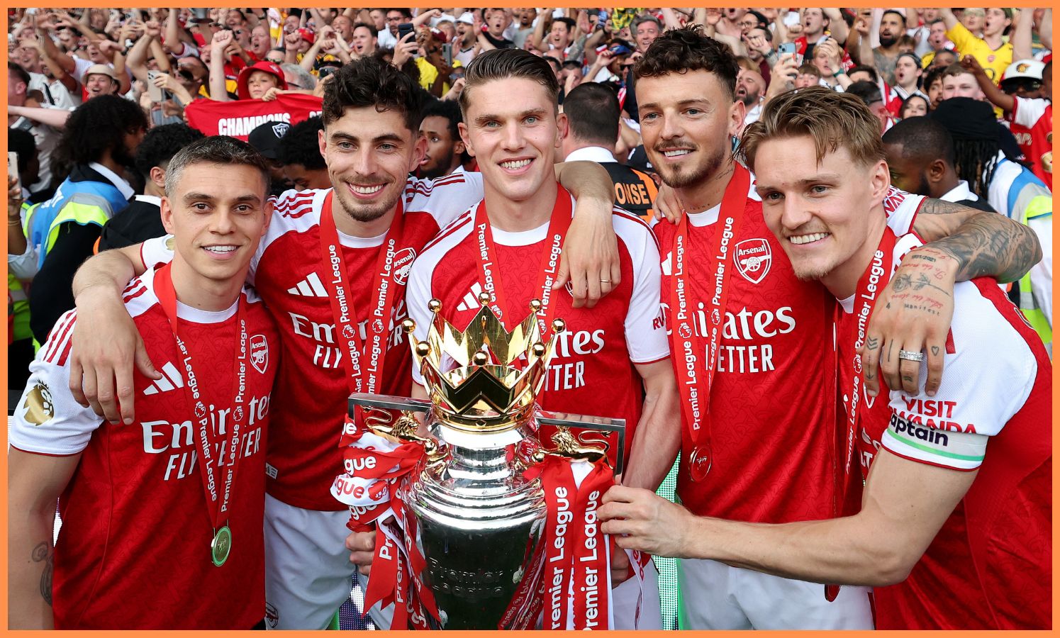 Victor Giogères comemora com o troféu da Premier League
