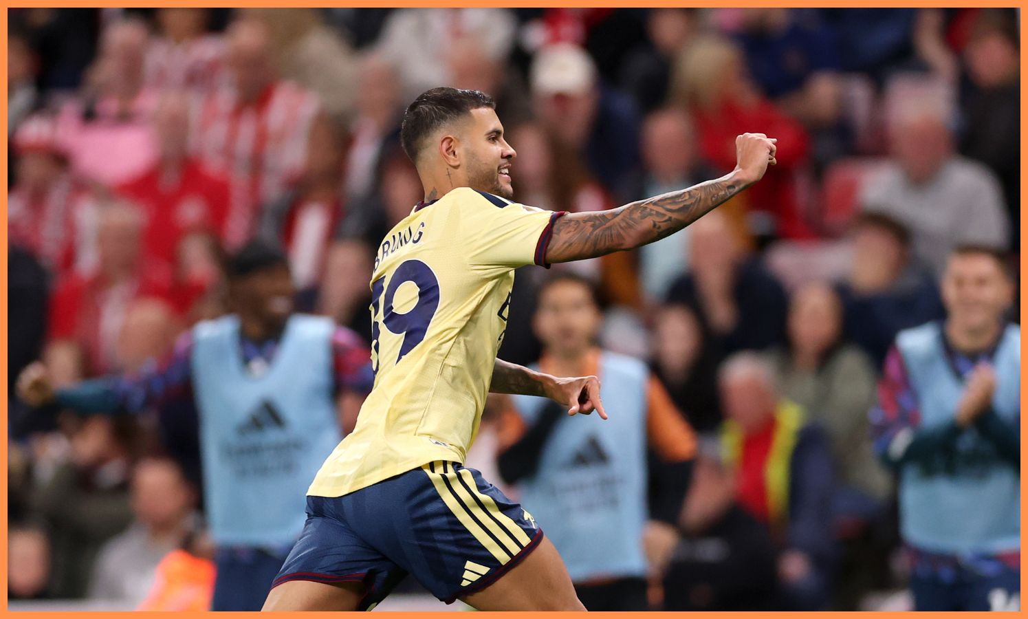Bruno Guimarães comemora gol do Arsenal contra o Sunderland