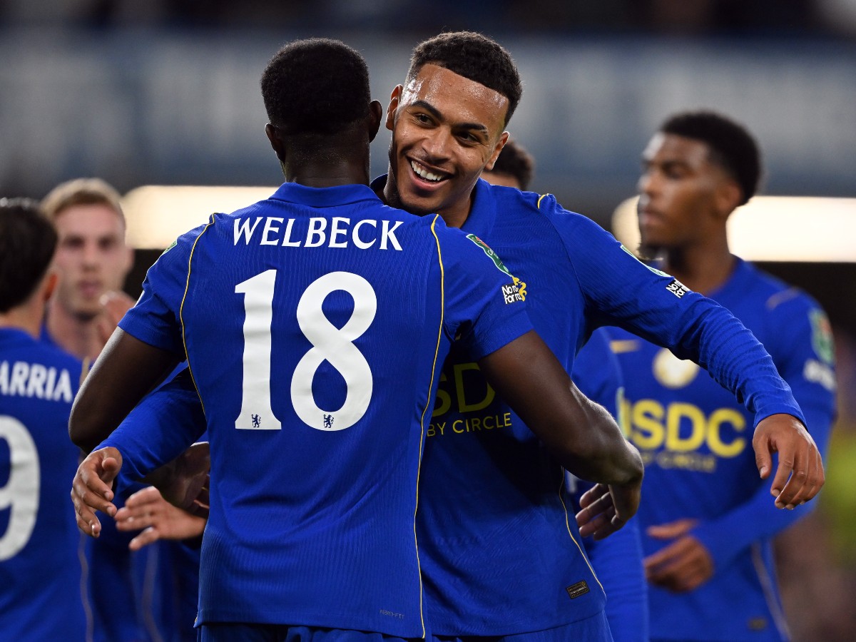 Danny-Welbeck-and-Morgan-Rogers-celebrate-for-Chelsea “Criminal” – Chelsea star can’t believe “mental” decision as he aims dig at teammate